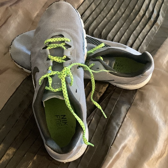 Shoes - Picture 9 of 9